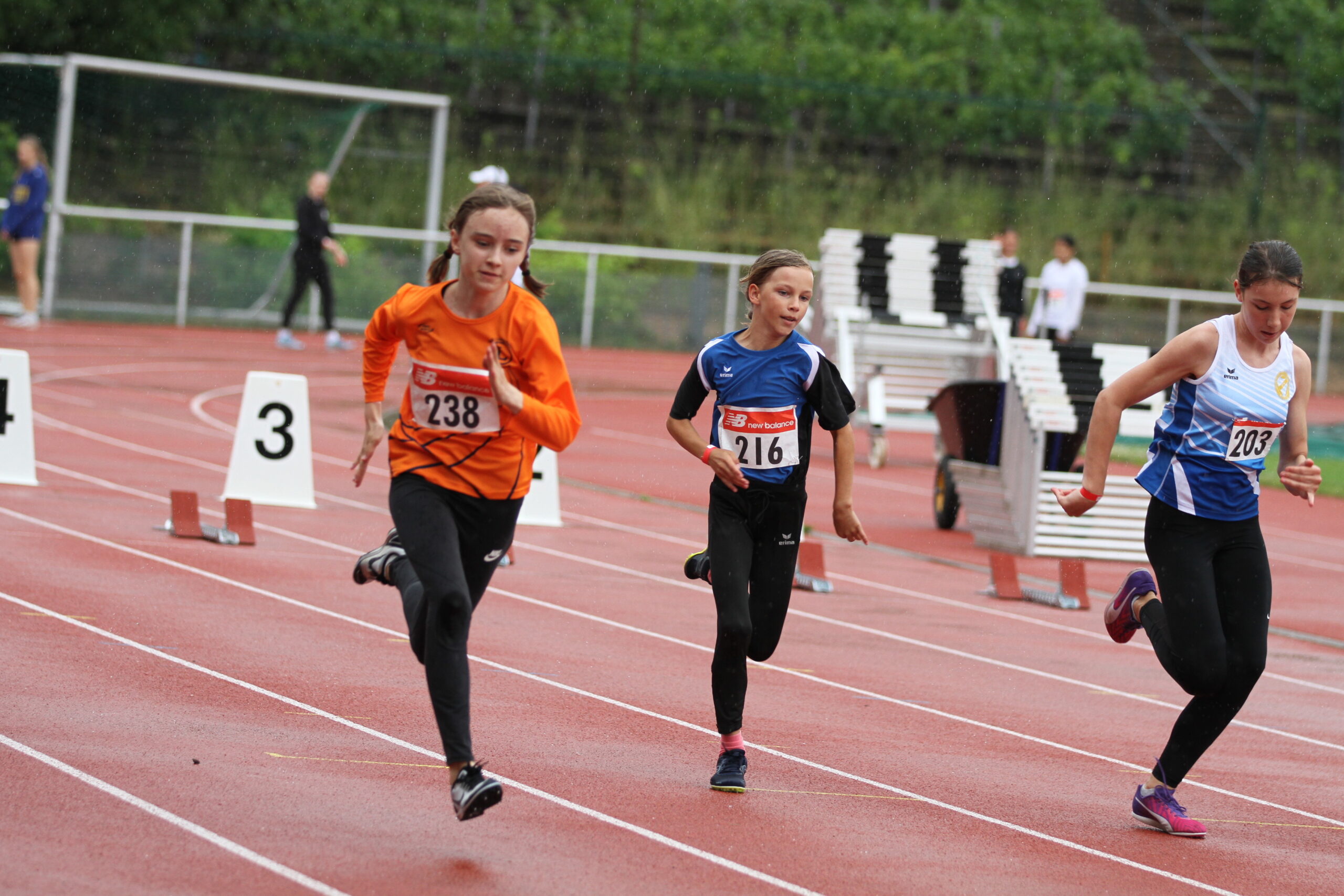 Vivid Krems (W12) wird Doppelsiegerin mit 10,49 Sekunden im 75 m Lauf und 2:42,13 min. über 800 Meter